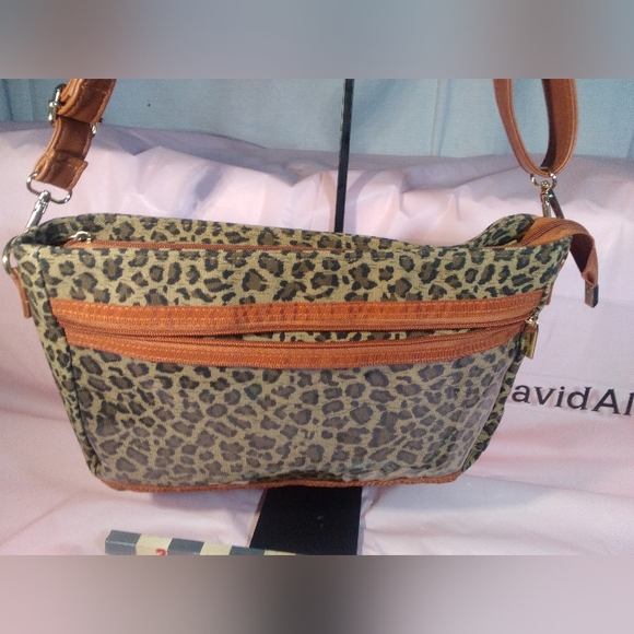 Leopard Print ClearVu Pocket Cross Body § - Picture 3 of 9